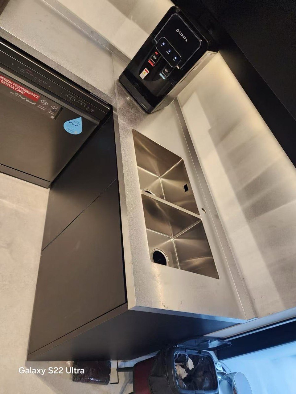 Premium Custom SUS 304 Stainless Steel Countertop close up Premium Custom SUS 304 Stainless Steel Countertop close up